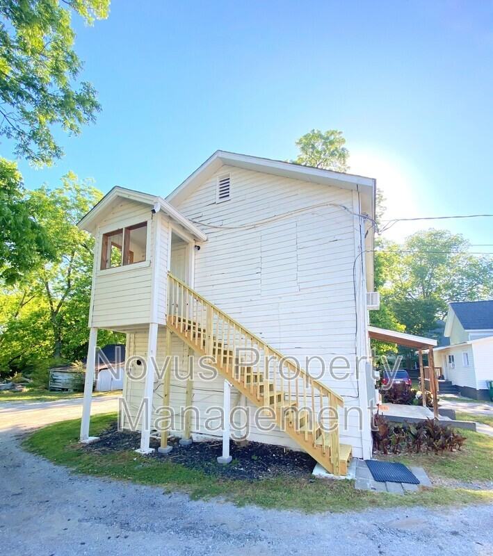 304 Cedar St #D - Photo 2 of 9