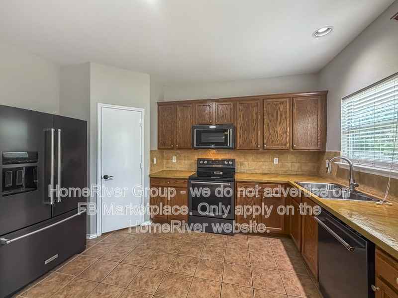 1072 Aviary - Photo 5 of 22