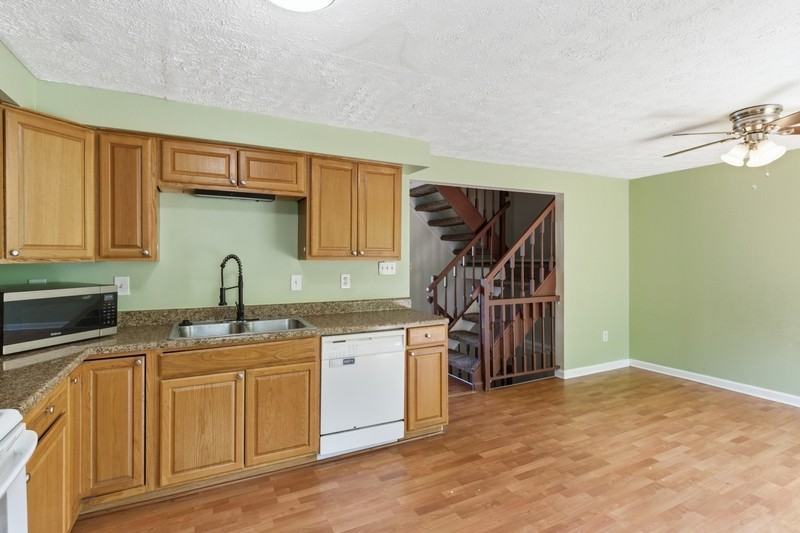 19 Hoban Ct - Photo 6 of 22