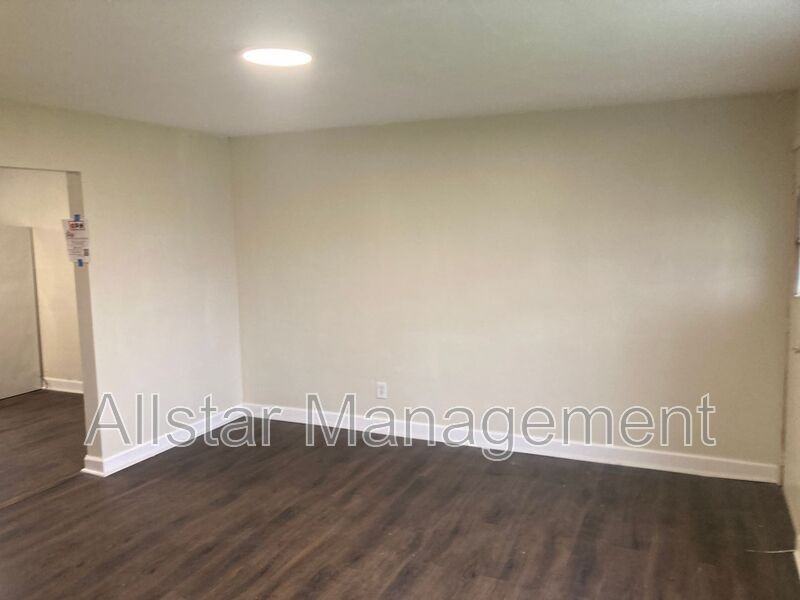 944 S Central Dr - Photo 4 of 6