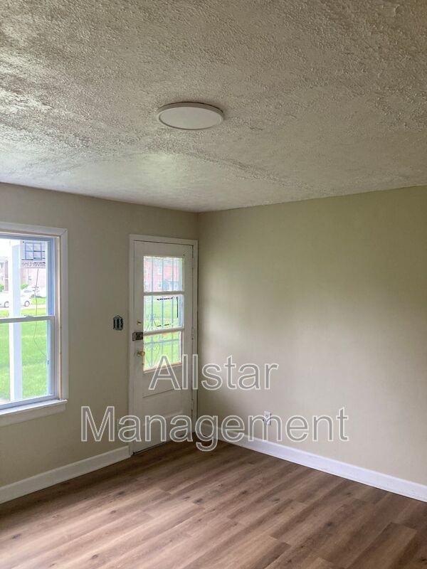 938 S Central Dr - Photo 3 of 12