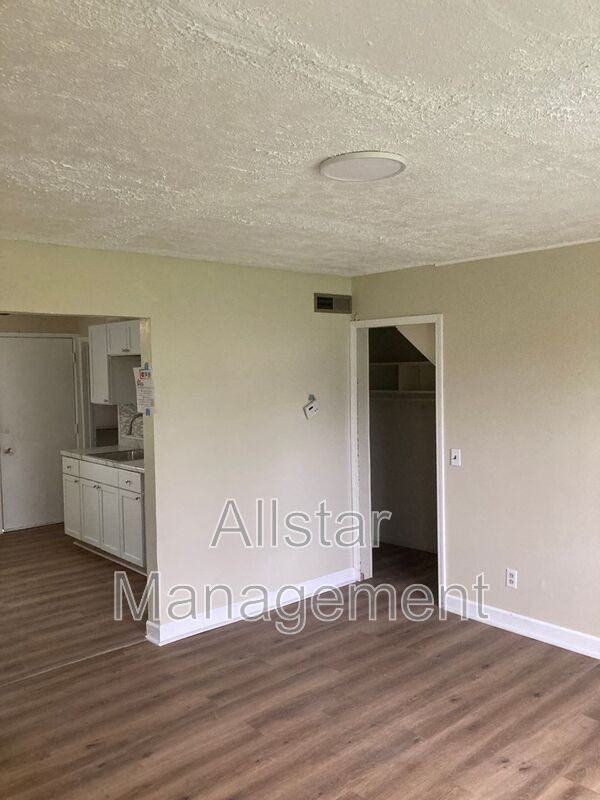 938 S Central Dr - Photo 4 of 12