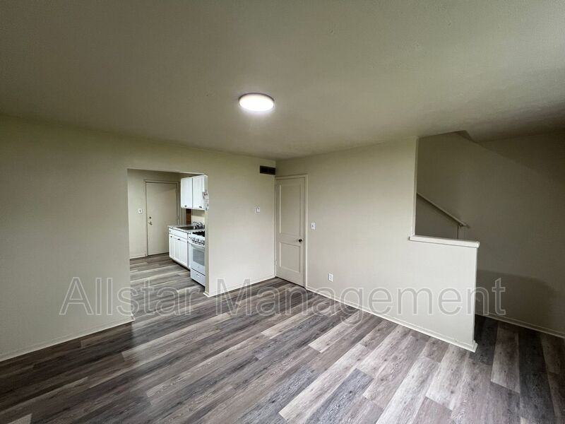 942 S Central Dr - Photo 3 of 15
