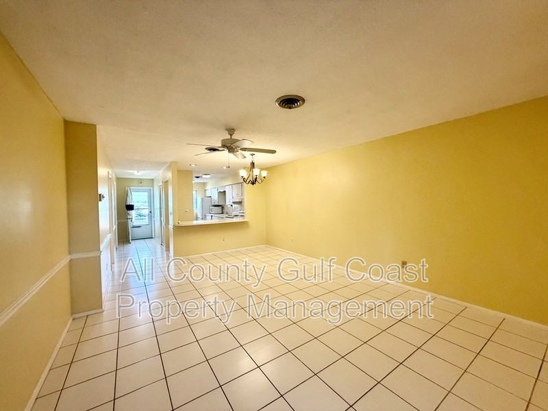 325 Englewood Isles Pkwy - Photo 3 of 17