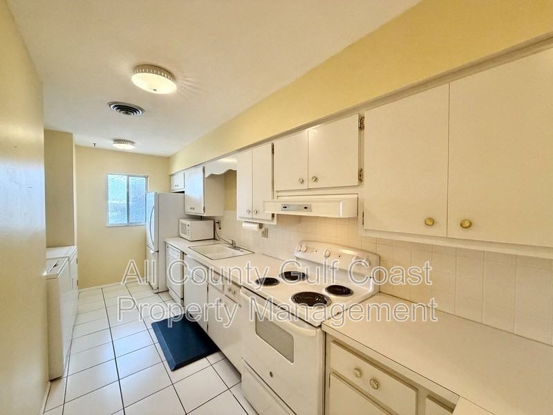 325 Englewood Isles Pkwy - Photo 4 of 17