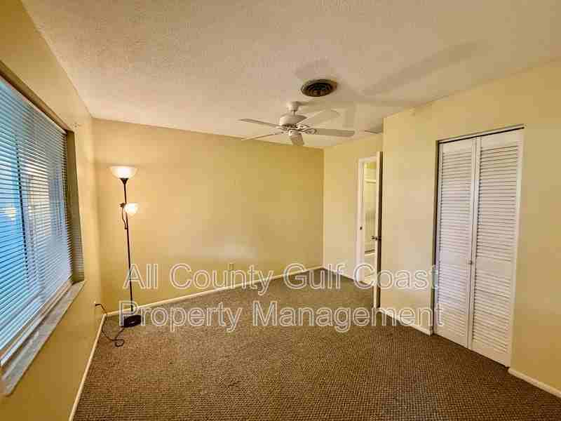 325 Englewood Isles Pkwy - Photo 5 of 17