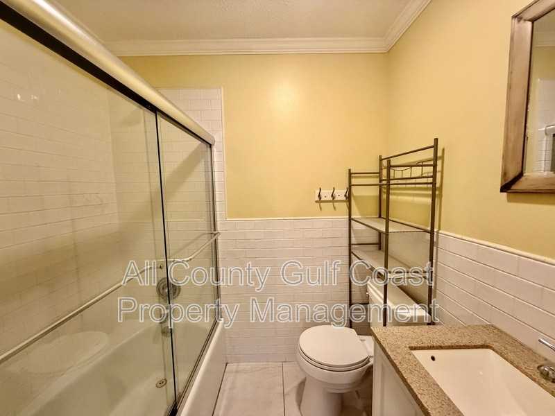 325 Englewood Isles Pkwy - Photo 6 of 17