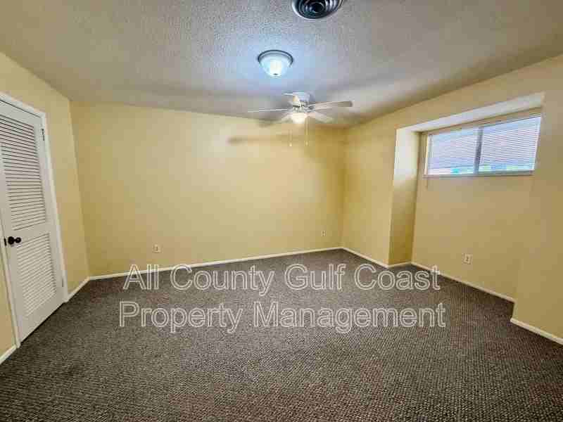 325 Englewood Isles Pkwy - Photo 7 of 17
