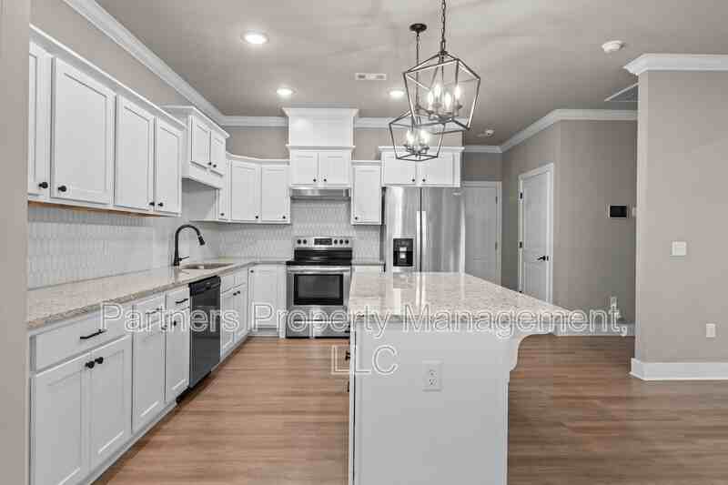 6 Bishop Ln - Photo 3 of 21