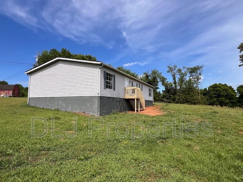 3709 Catewright Rd - Photo 3 of 10