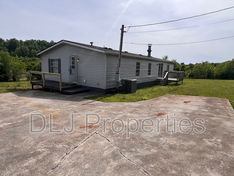 3709 Catewright Rd - Photo 4 of 10