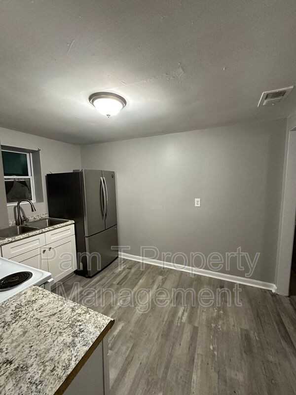 1921 Cowan Ave - Photo 5 of 15