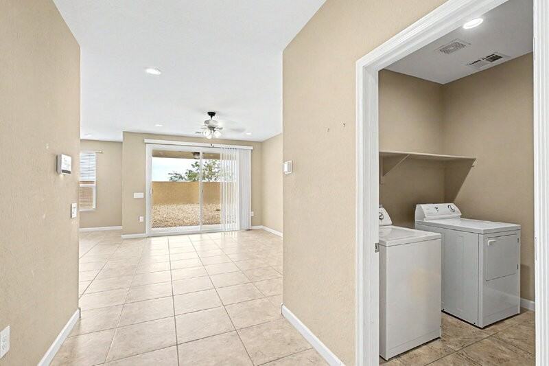 8271 W Ebbets Ct - Photo 5 of 36