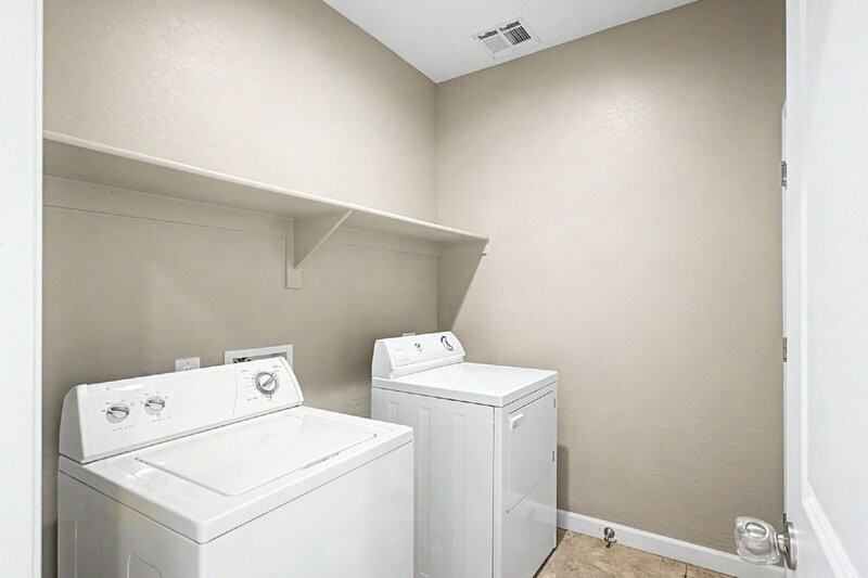 8271 W Ebbets Ct - Photo 6 of 36