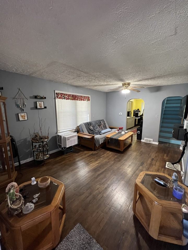 1223 Bensch St #1 - Photo 2 of 19