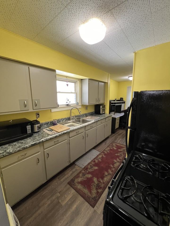 1223 Bensch St #1 - Photo 4 of 19