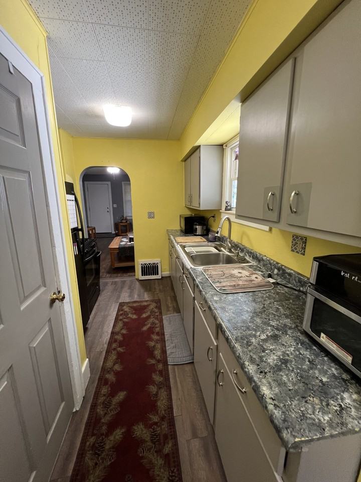1223 Bensch St #1 - Photo 6 of 19