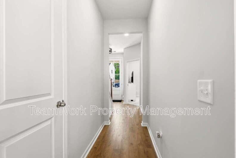 506 Green Fern Dr - Photo 5 of 32