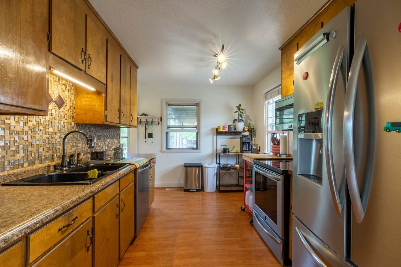 1627 38th St #1 - Photo 3 of 28