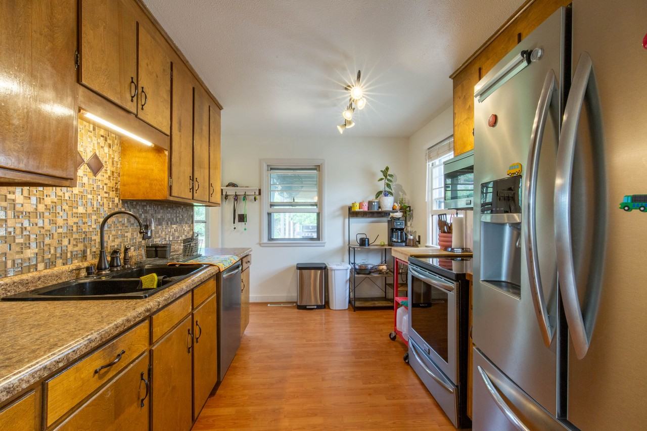 1627 38th St #1 - Photo 4 of 28