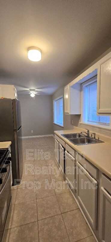 1803 Darbrook Dr - Photo 3 of 16