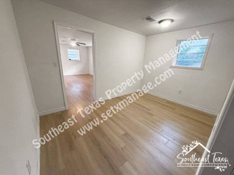908 Stilwell Blvd - Photo 3 of 14