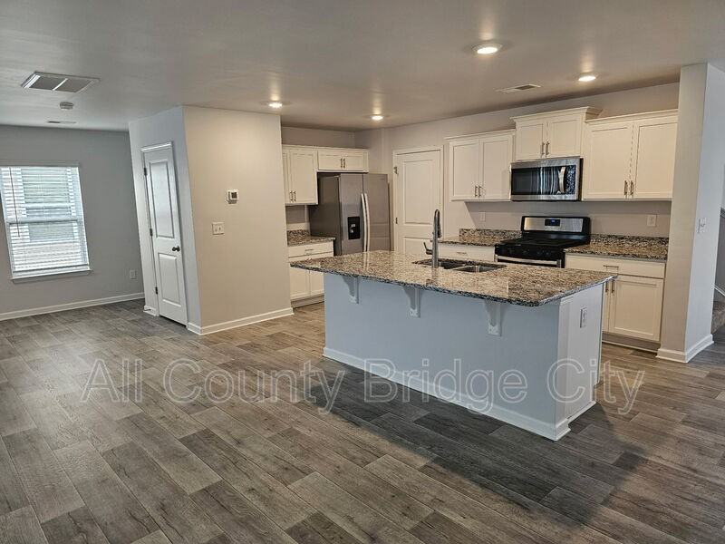 1016 Summerlin Trl - Photo 3 of 15