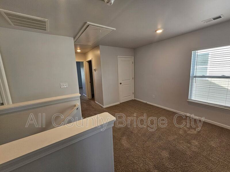 1016 Summerlin Trl - Photo 5 of 15
