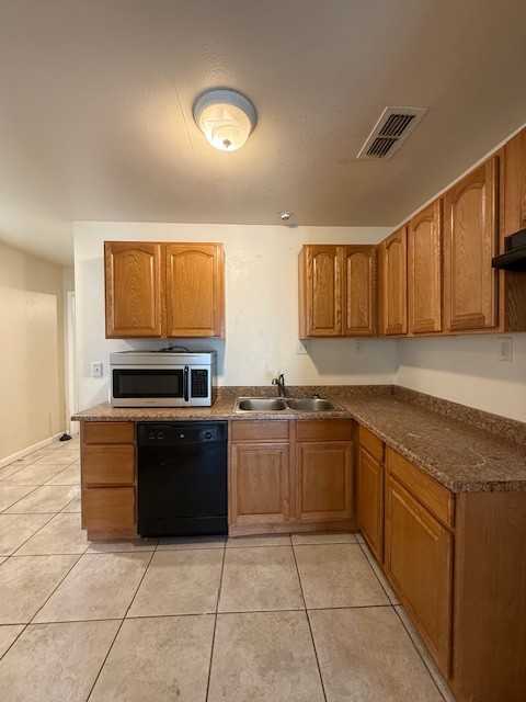 2017 15th St #A - Photo 3 of 7