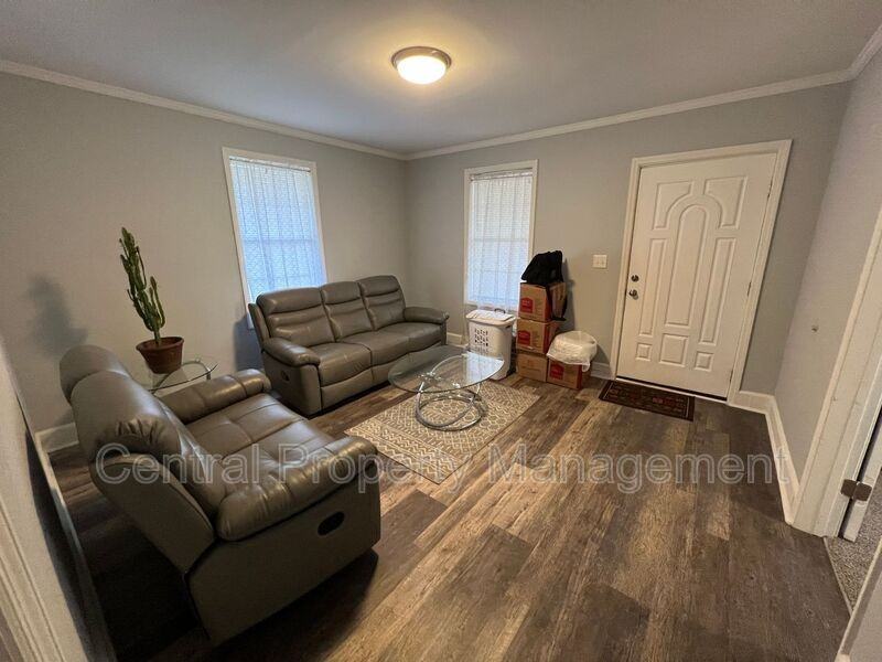 221 Church St - Photo 4 of 18