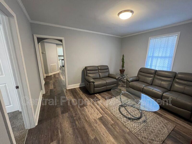 221 Church St - Photo 5 of 18