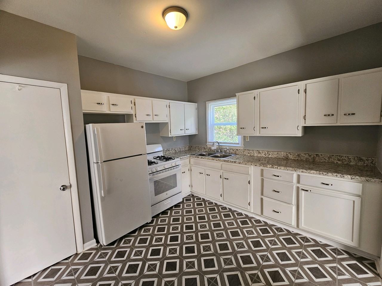800 Chestnut St #1 - Photo 2 of 8