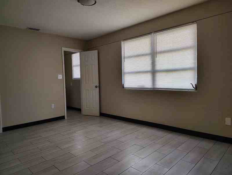 2040 W Church St #14 - Photo 6 of 11