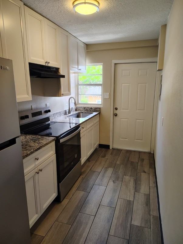 2000 W Jackson St #6 - Photo 2 of 9