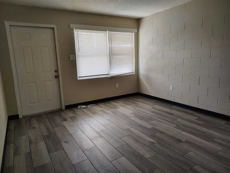 2000 W Jackson St #6 - Photo 3 of 9