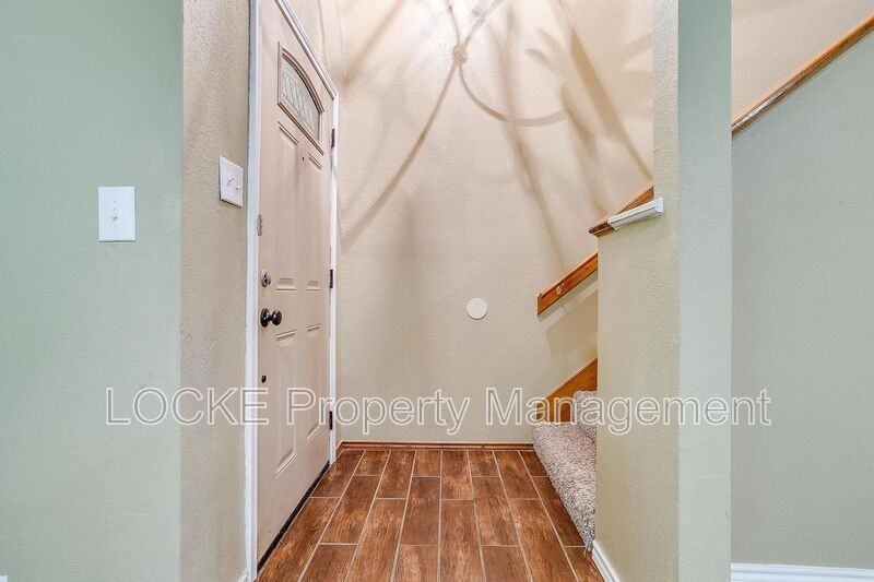 6428 Lago Vista Dr - Photo 2 of 14