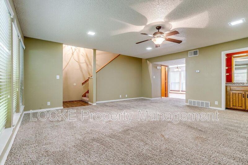 6428 Lago Vista Dr - Photo 3 of 14