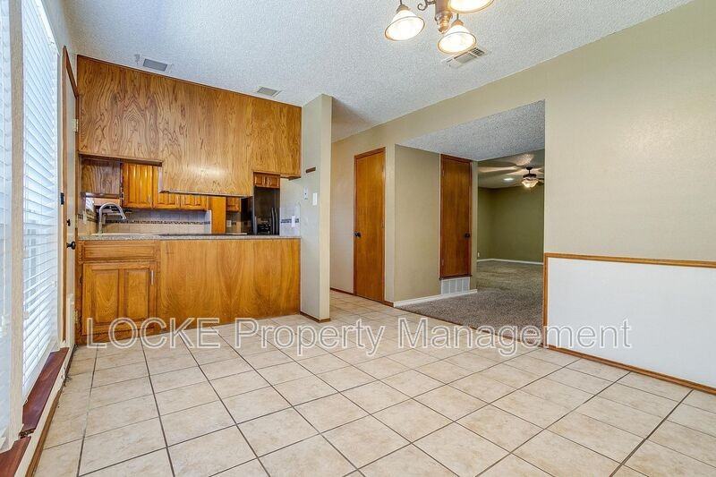 6428 Lago Vista Dr - Photo 5 of 14