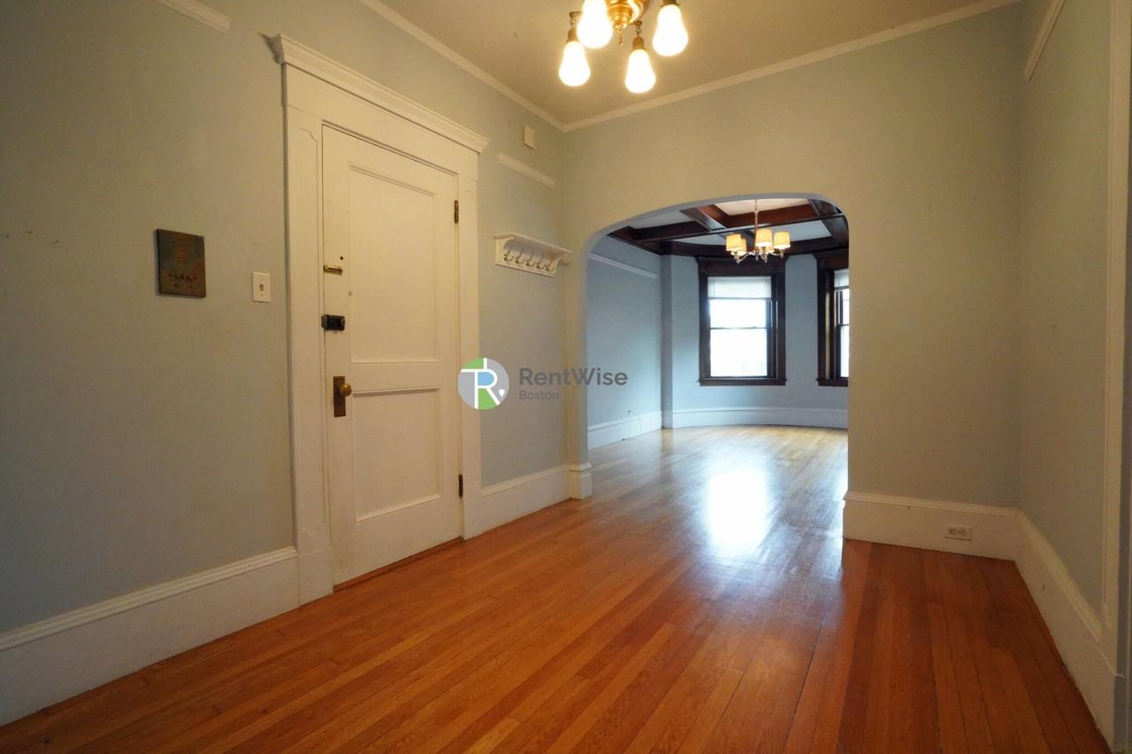 94 Naples Rd #5 - Photo 4 of 40