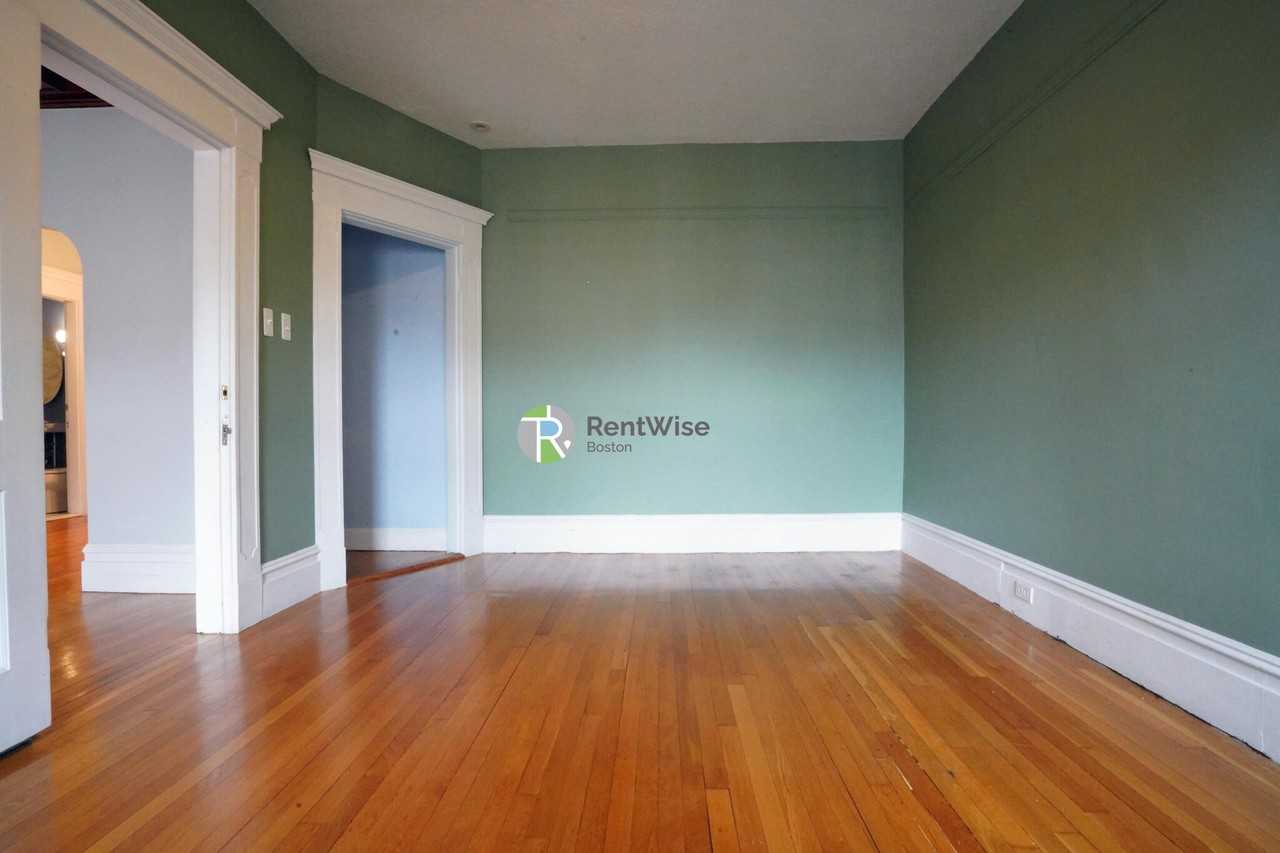 94 Naples Rd #5 - Photo 6 of 40