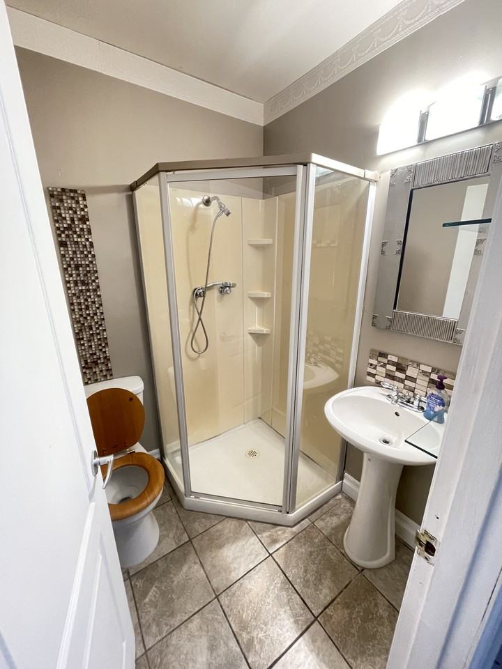 11888 221 Street - Photo 7 of 19