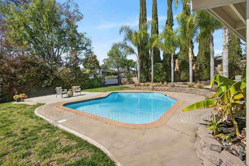 3937 Orangewood Dr - Photo 7 of 50