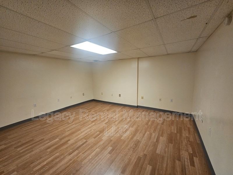 535 W Shawnee Ave 1st Fl - Photo 7 of 8