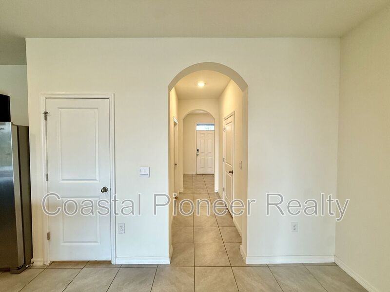32794 Pez Landing Ln - Photo 4 of 31