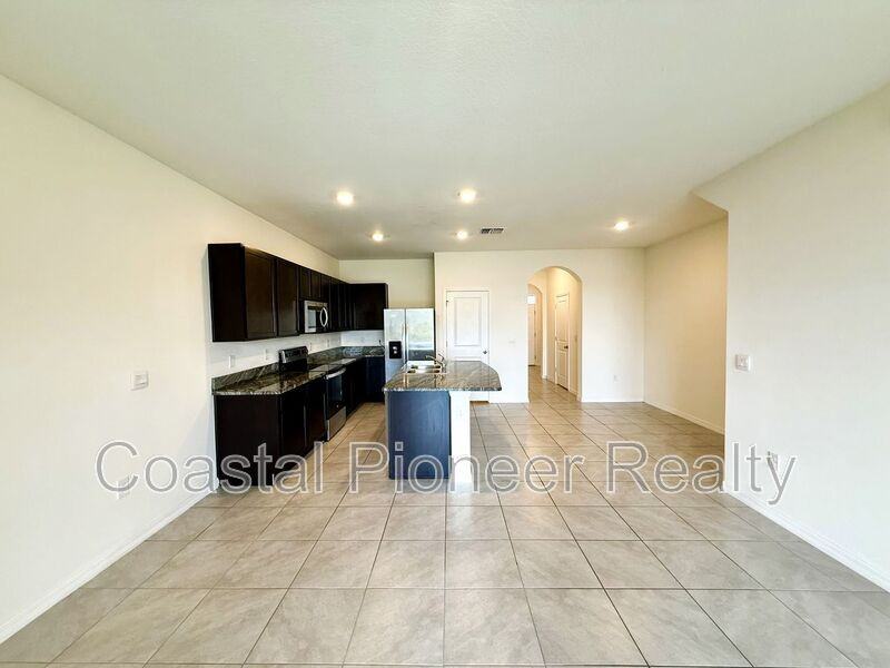 32794 Pez Landing Ln - Photo 5 of 31