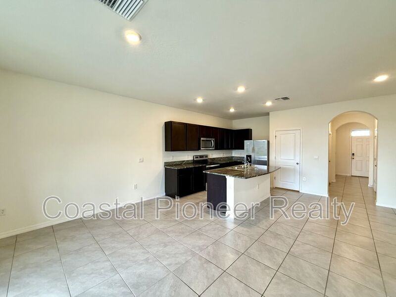 32794 Pez Landing Ln - Photo 6 of 31