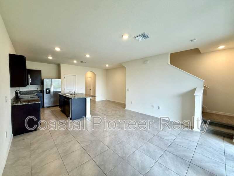 32794 Pez Landing Ln - Photo 7 of 31