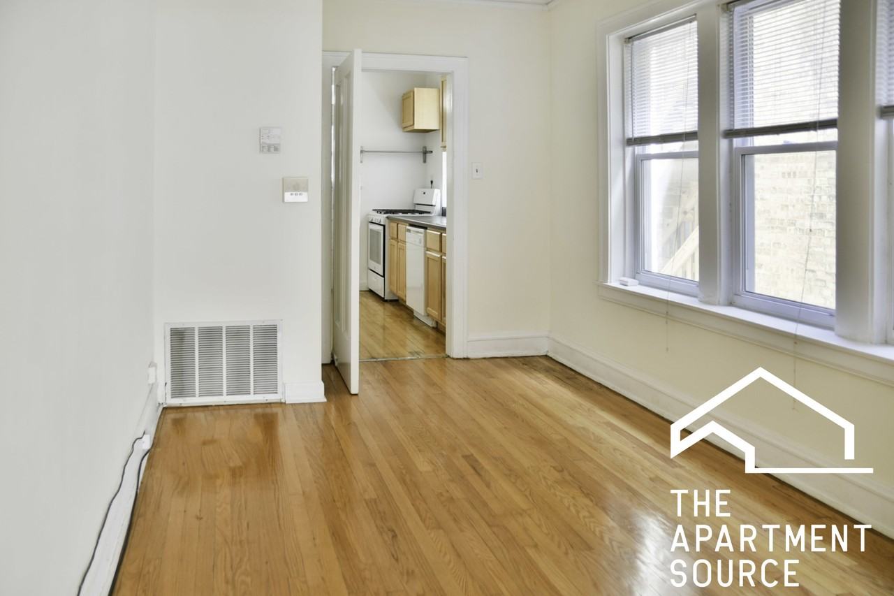 2204 W Foster Ave #2 - Photo 3 of 11