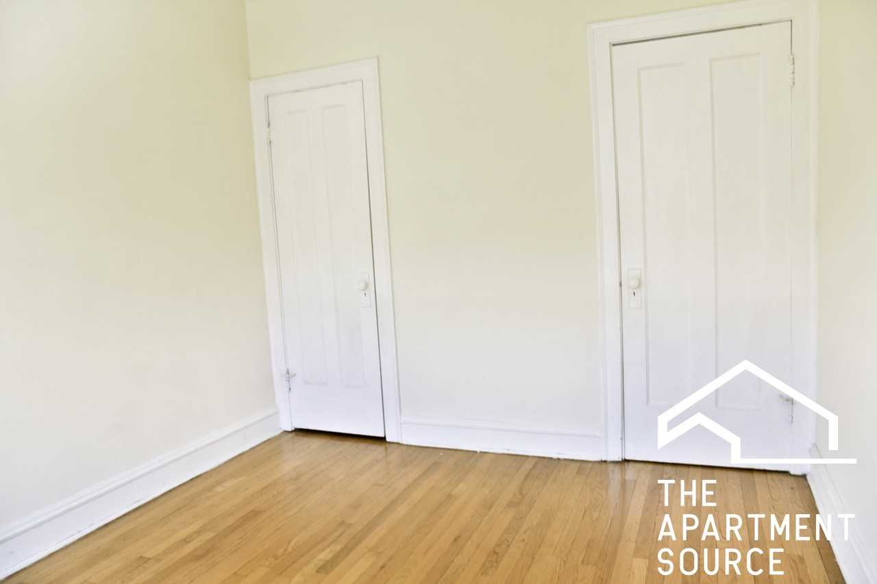 2204 W Foster Ave #2 - Photo 5 of 11