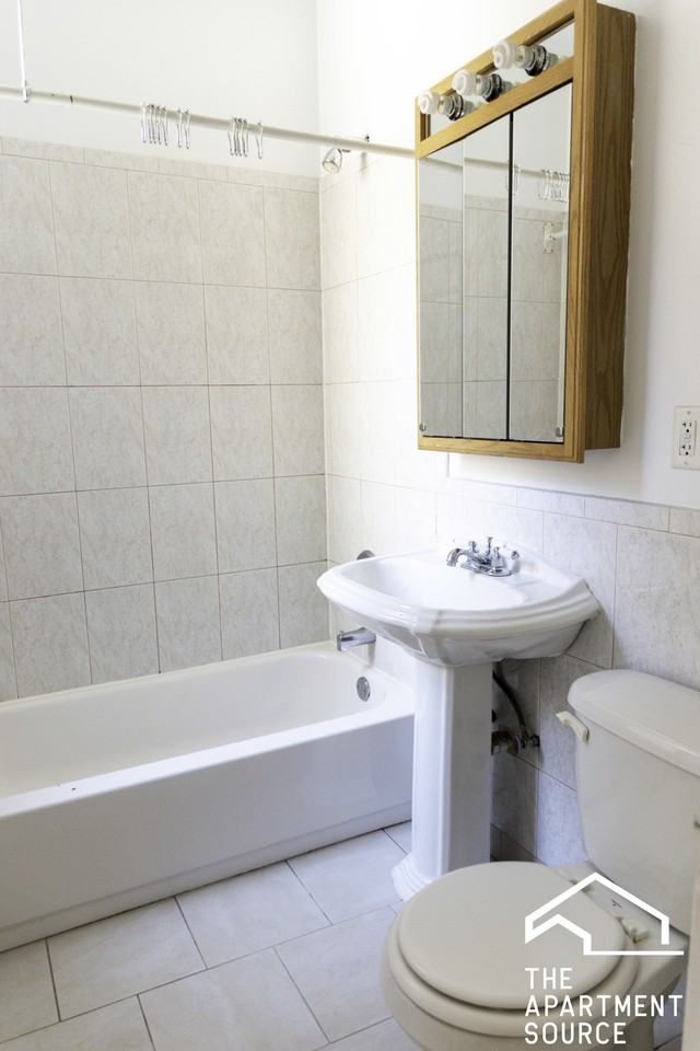2204 W Foster Ave #2 - Photo 6 of 11